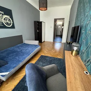 Tarsashazi Lakas Budapesten Koezel Mindenhez Apartman